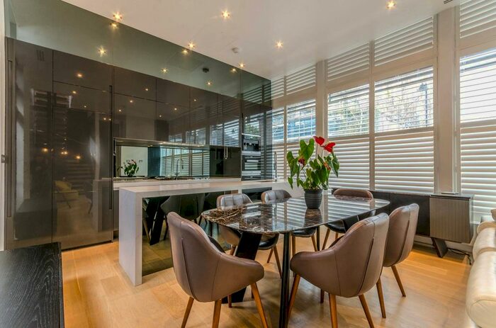 3 Bedroom Semi-Detached House To Rent In Halliford Street, Islington, London, N1