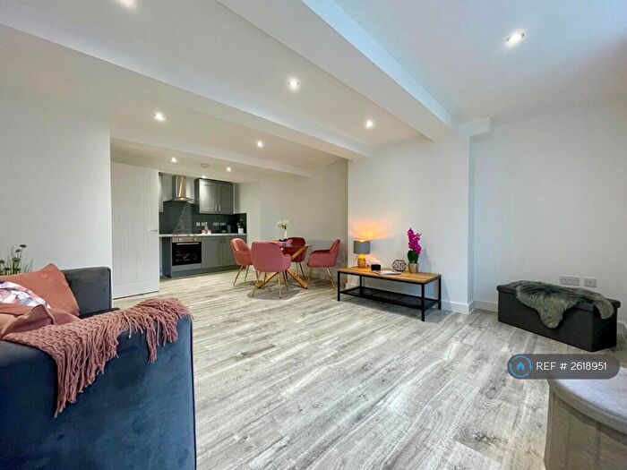 2 Bedroom Flat To Rent In High Street, Lees, Oldham, OL4