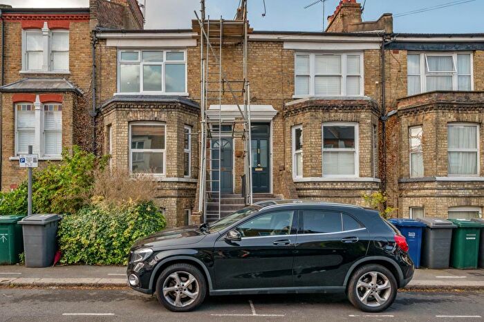 3 Bedroom Apartment To Rent In Brownlow Road, Finchley, N3