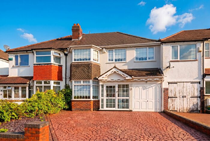 4 Bedroom Semi Detached House For Sale In Sherwood Road, Hall Green, B28