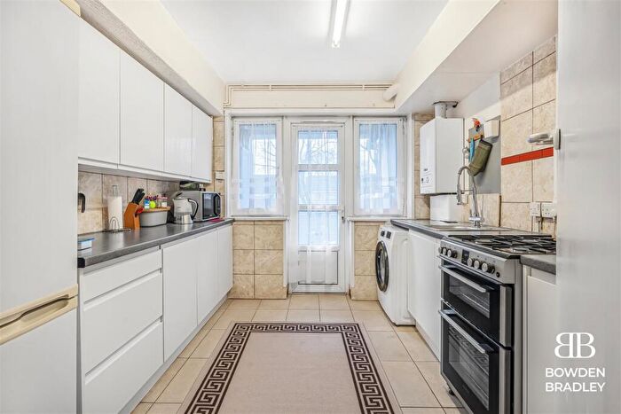 3 Bedroom Flat For Sale In Eastleigh Road, Walthamstow, E17