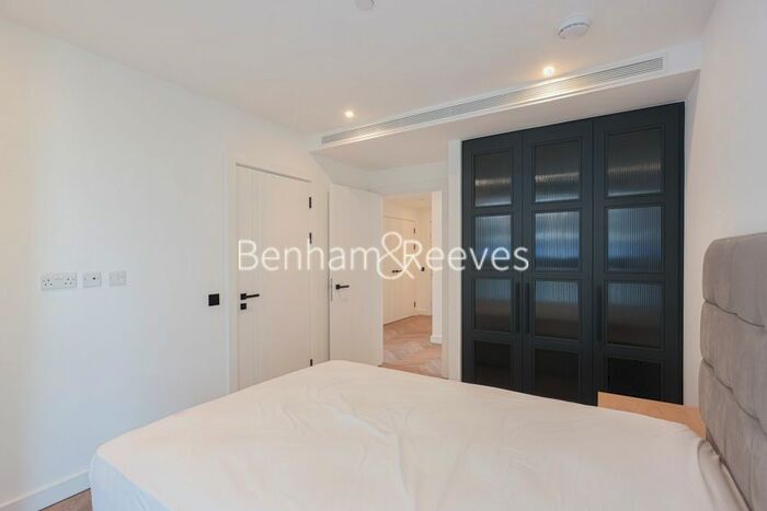 3 Bedroom Flat To Rent In Merino Gardens, London, E1W