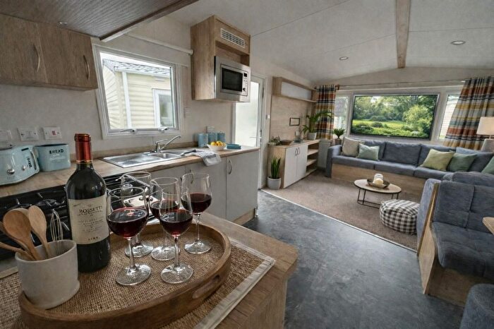 3 Bedroom Park Home For Sale In Shottendane Road, Birchington, CT7