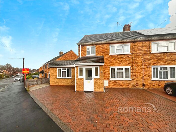 3 Bedroom Semi Detached House For Sale In Queensway, Maidenhead, Berkshire, SL6