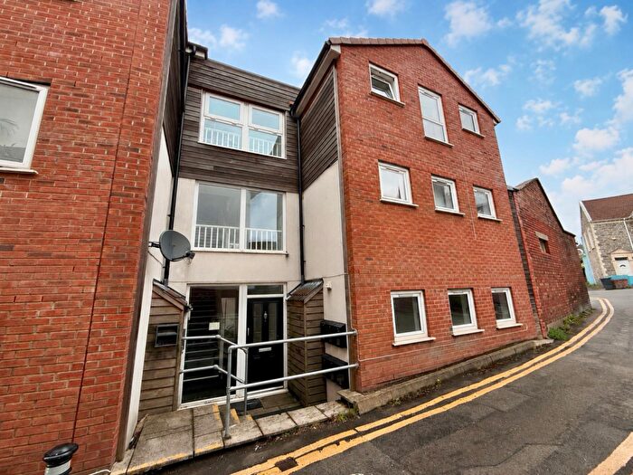 2 Bedroom Flat For Sale In Wicket Lane, St George, Bristol, BS5