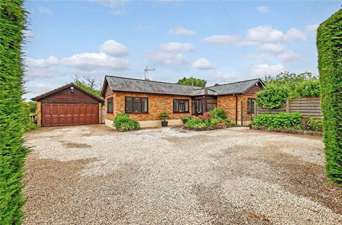 3 Bedroom Bungalow For Sale In The Tye, Margaretting, CM4