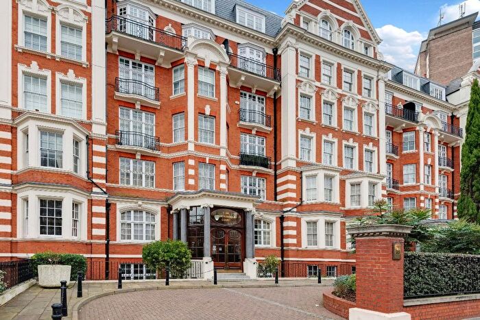 3 Bedroom Flat To Rent In Sandringham Court, Maida Vale, London, W9