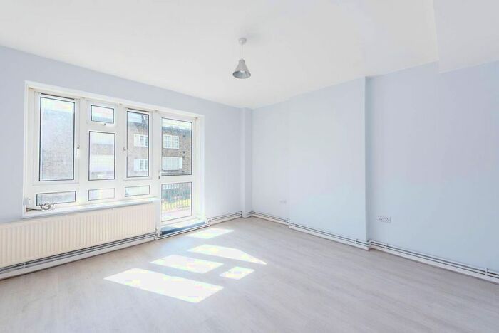 3 Bedroom Flat To Rent In Wiltshire Close, Chelsea, London, SW3