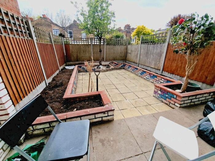 6 Bedroom Terraced House To Rent In Bancroft Road, E1