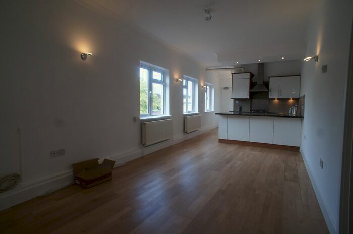 2 Bedroom Flat To Rent In Darby Drive, Waltham Abbey, EN9