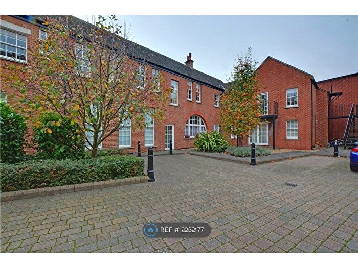 2 Bedroom Flat To Rent In Lee High Road, London, SE12