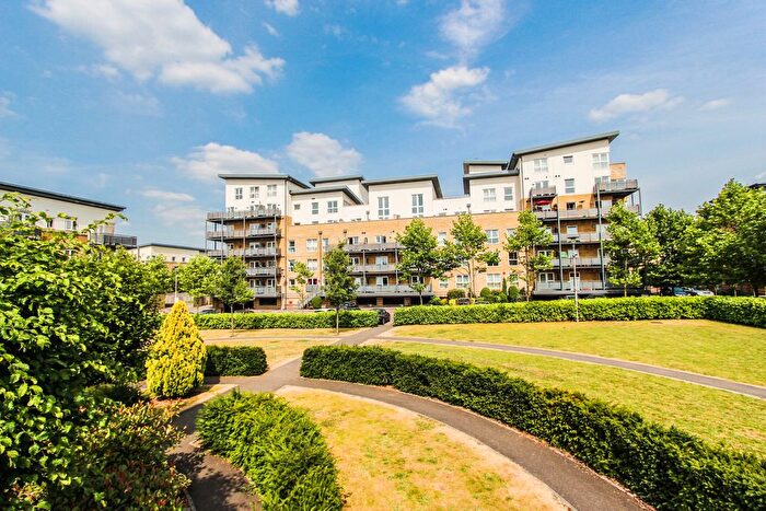 2 Bedroom Flat For Sale In Metropolitan Station Approach, Watford, Hertfordshire, WD18