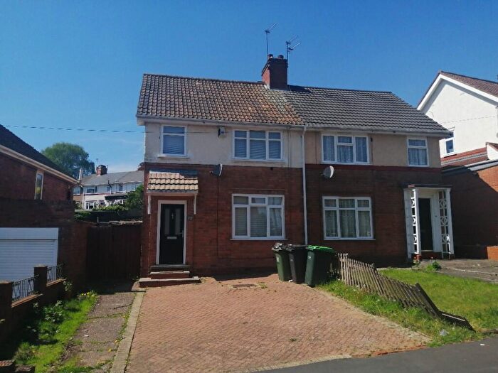 3 Bedroom Semi-Detached House To Rent In The Oval, Smethwick, West Midlands, B67