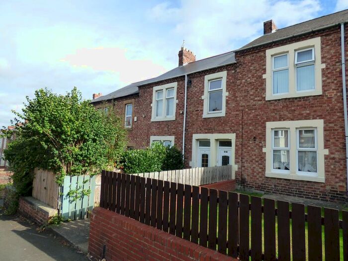 3 Bedroom Flat To Rent In Axwell Terrace, Swalwell, Newcastle Upon Tyne, NE16