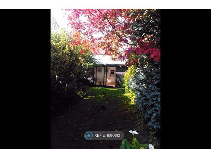 Studio To Rent In Madrid Rd, London, SW13