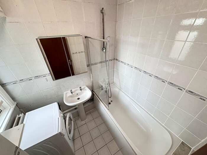 2 Bedroom Flat To Rent In A Watford Way, London, NW4