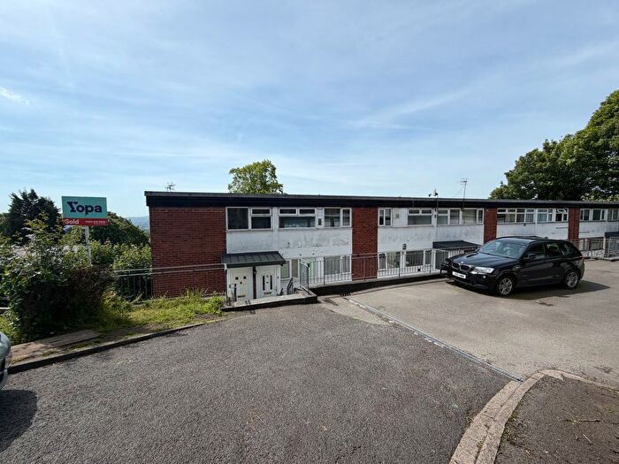 2 Bedroom Flat To Rent In View Drive, Dudley, DY2