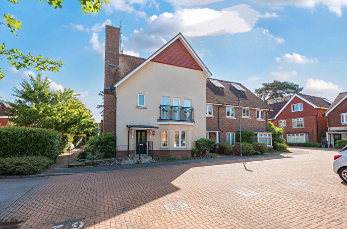 2 Bedroom Apartment For Sale In Elliston Way, Ashtead, Surrey, KT21