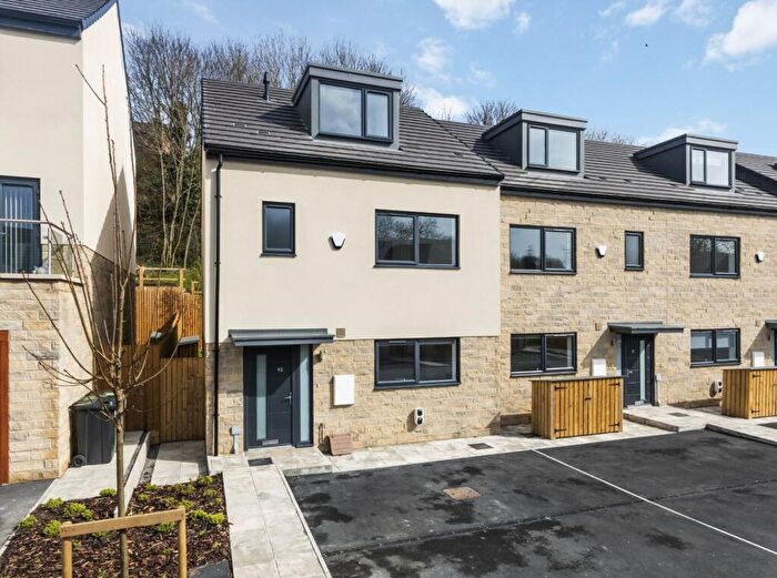 4 Bedroom House To Rent In Park Meadow Lane, Leeds, West Yorkshire, LS12