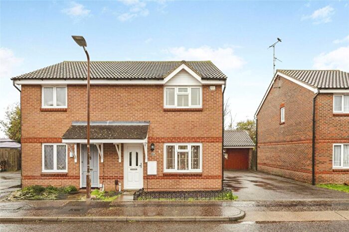 3 Bedroom Semi-Detached House For Sale In Collingwood Way, Southend-On-Sea, Essex, SS3