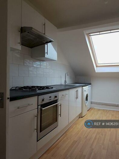 Studio To Rent In Princes Avenue, Hull, HU5