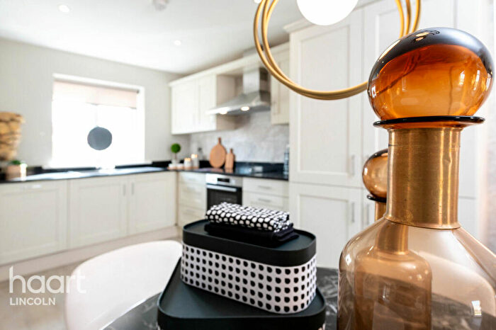 3 Bedroom Semi-Detached House For Sale In Kings Park Village - Scartho Top, Grimsby, DN33