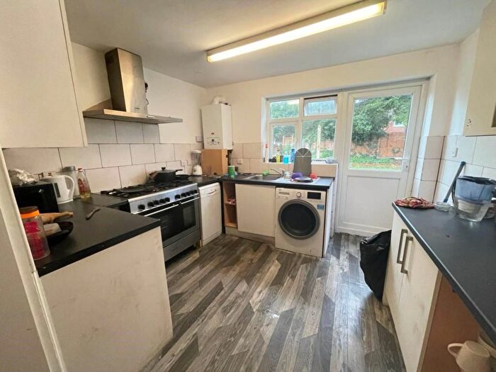 5 Bedroom Terraced House To Rent In New Peachey Lane, Uxbridge, UB8