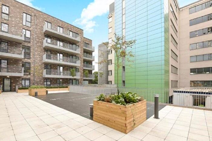 2 Bedroom Apartment For Sale In Windsor Road, Slough, Berkshire, SL1