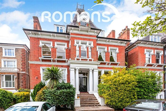 2 Bedroom Apartment For Sale In Osborne Road, Windsor, Berkshire, SL4