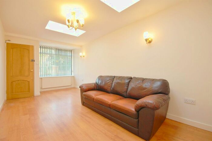 1 Bedroom Flat To Rent In Beddington Gardens, Wallington, SM5