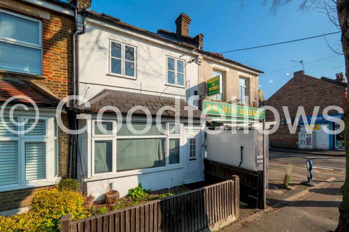 1 Bedroom Apartment To Rent In Demesne Road, Wallington, Surrey, SM6