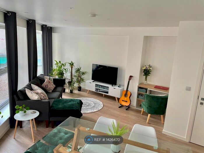 2 Bedroom Flat To Rent In Beckets Yard, Hemel Hempstead, HP2