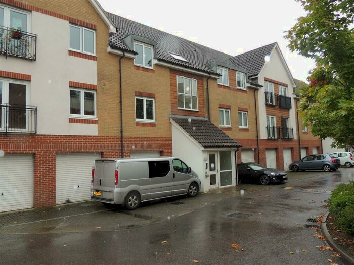 2 Bedroom Apartment To Rent In Hollybrook Park, Bristol, BS15