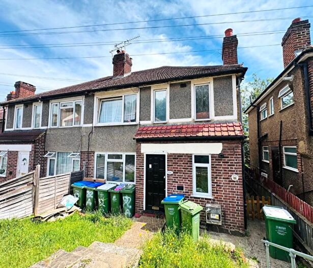 2 Bedroom Maisonette For Sale In Holly Hill Road, Erith, DA8