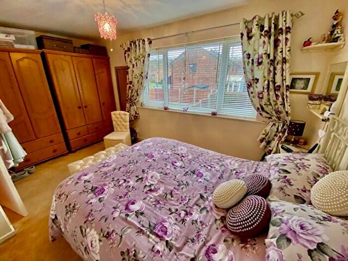 3 Bedroom End Of Terrace House For Sale In Newey Close, Birmingham, B45
