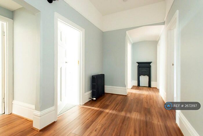 4 Bedroom Flat To Rent In St Valerie Road, Bournemouth, BH2