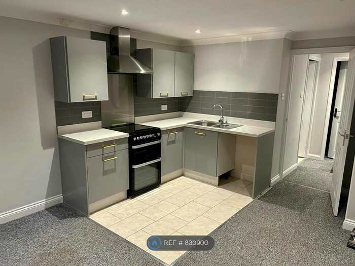 1 Bedroom Flat To Rent In Gainsborough Court, Corby, NN18