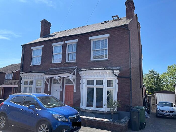 4 Bedroom Semi-Detached House For Sale In Amblecote - Platts Crescent, DY8