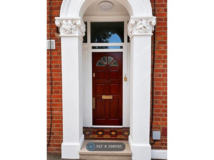 3 Bedroom Flat To Rent In Woodlands Road, Ilford, IG1