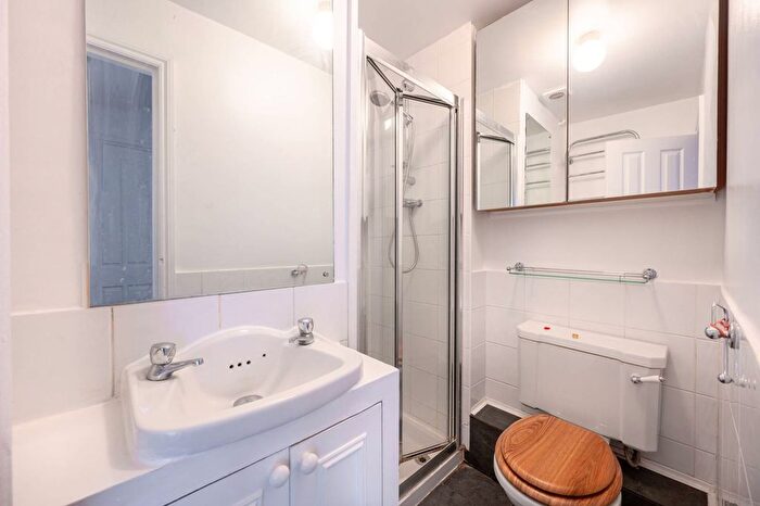 2 Bedroom Flat To Rent In Brackenbury Road, Brackenbury Village, London, W6