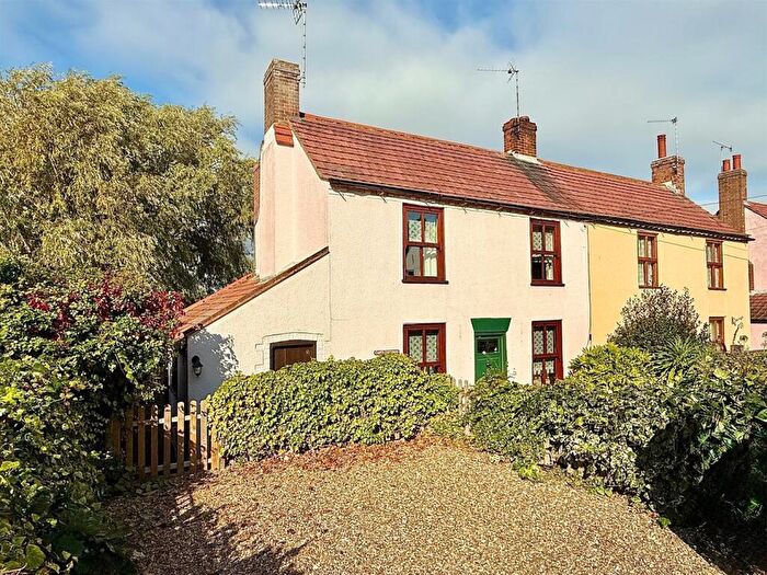 2 Bedroom Cottage For Sale In King Street, Winterton On Sea, NR29