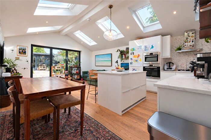2 Bedroom Apartment For Sale In Bawdale Road, East Dulwich, London, SE22