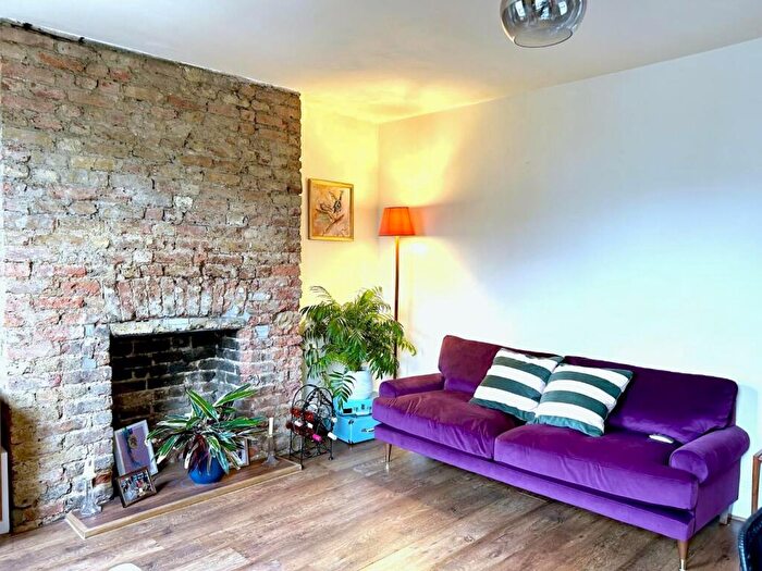 1 Bedroom Apartment To Rent In Kings Grove, Peckham, London, SE15