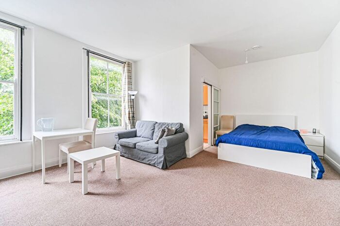 Studio To Rent In .Clapham Road, Stockwell, London, SW9