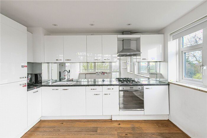 2 Bedroom Flat For Sale In Fitzhugh Grove, London, SW18