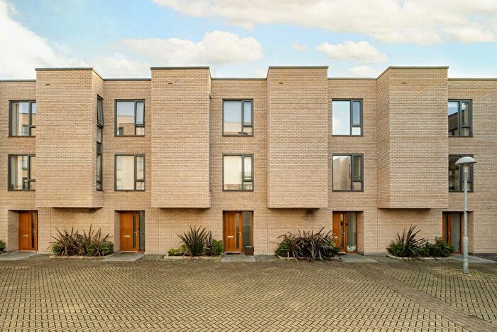 3 Bedroom Property To Rent In Vinery Way, Hammersmith, W6