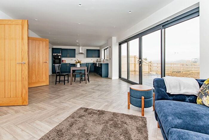 4 Bedroom Terraced House For Sale In Watts Quarry Lane, Somerton, TA11