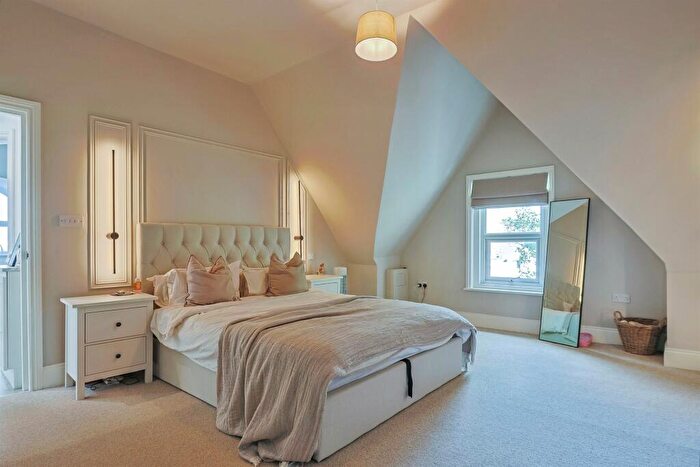 3 Bedroom Apartment For Sale In Longfleet Road, Poole, BH15