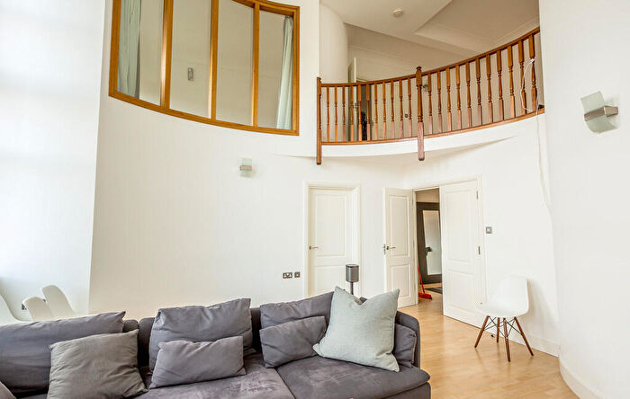3 Bedroom Flat To Rent In Pitfield Street (), N1