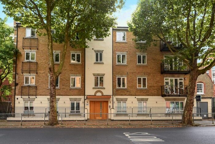 3 Bedroom Flat To Rent In Southwark Park Road, London, SE16